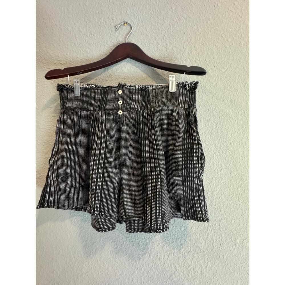 Francesca's Collections Black Distressed High Waisted Shorts Size L - Picture 3 of 7